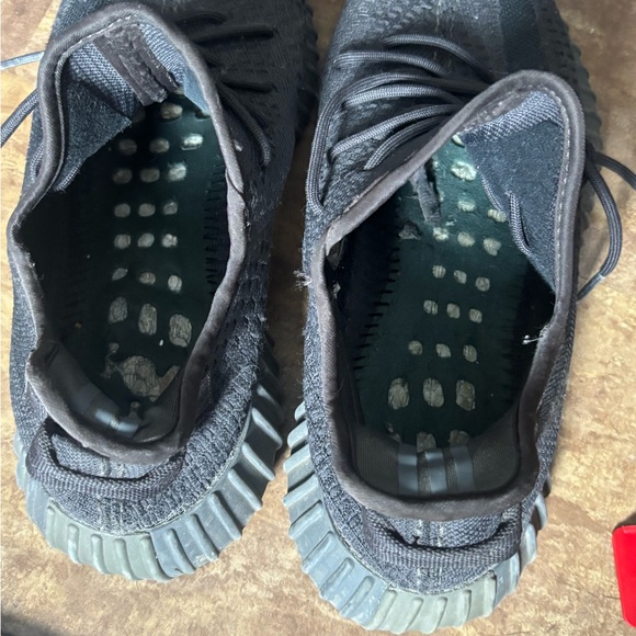 Yeezy - Picture 2 of 5